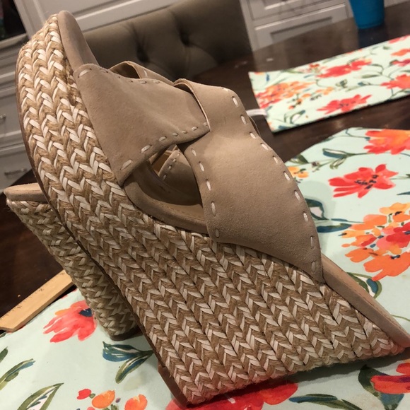 Guess Tan & White Woven Wedge Slide Sandals- 9 1/2 - Picture 11 of 12